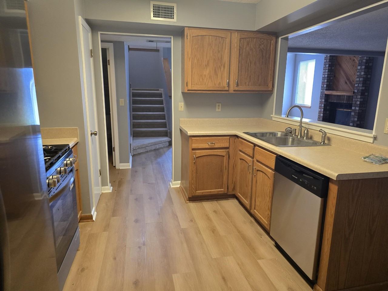 3929 Balsam Dr - Photo 5 of 50