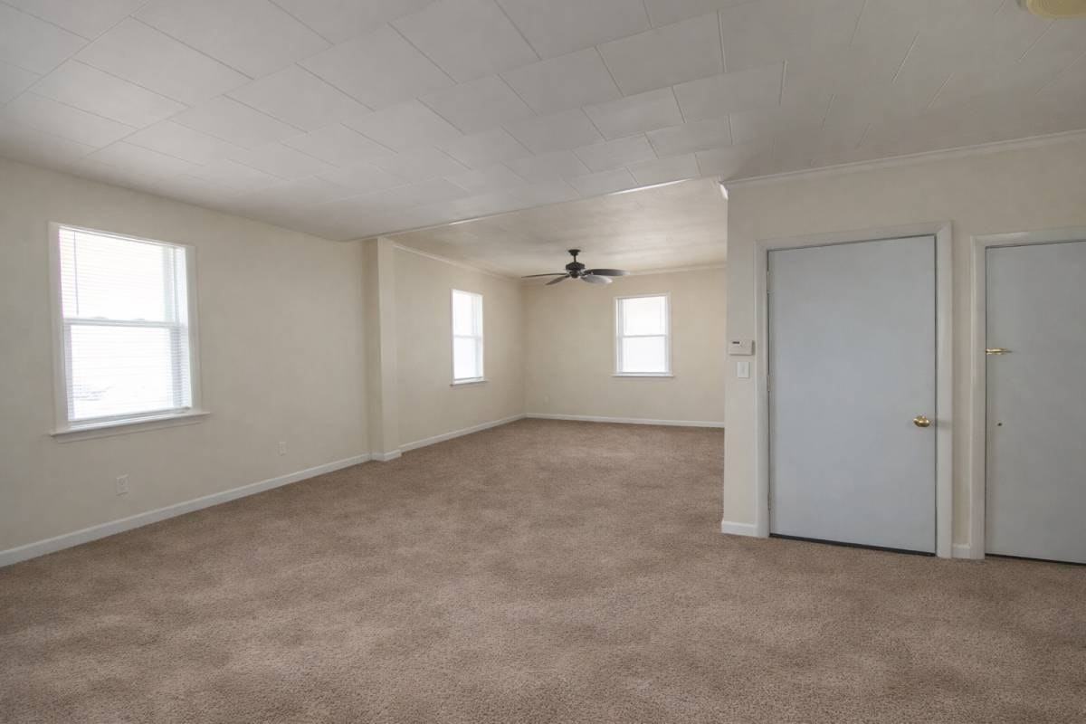110 9th Avenue West - Photo 3 of 5