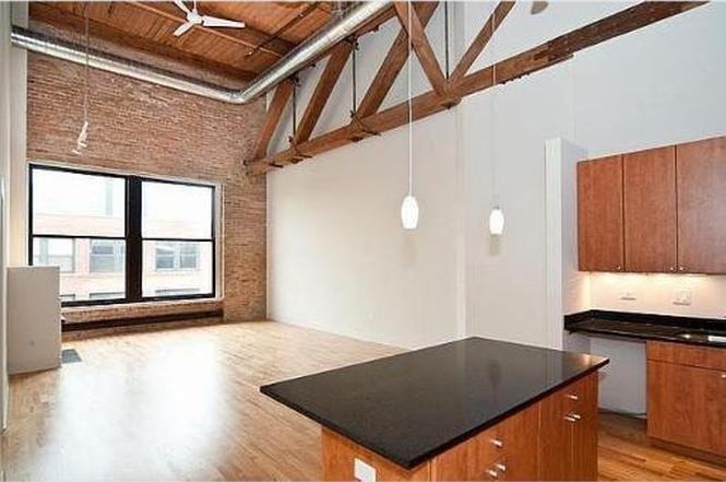 2303 S Michigan Ave, Unit 502 - Photo 3 of 10