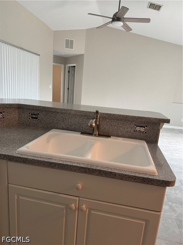 3716 Sw 15th Pl - Photo 3 of 26