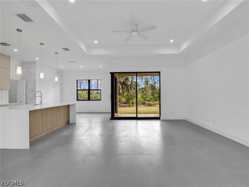 11225 Carnegie Ave - Photo 3 of 28
