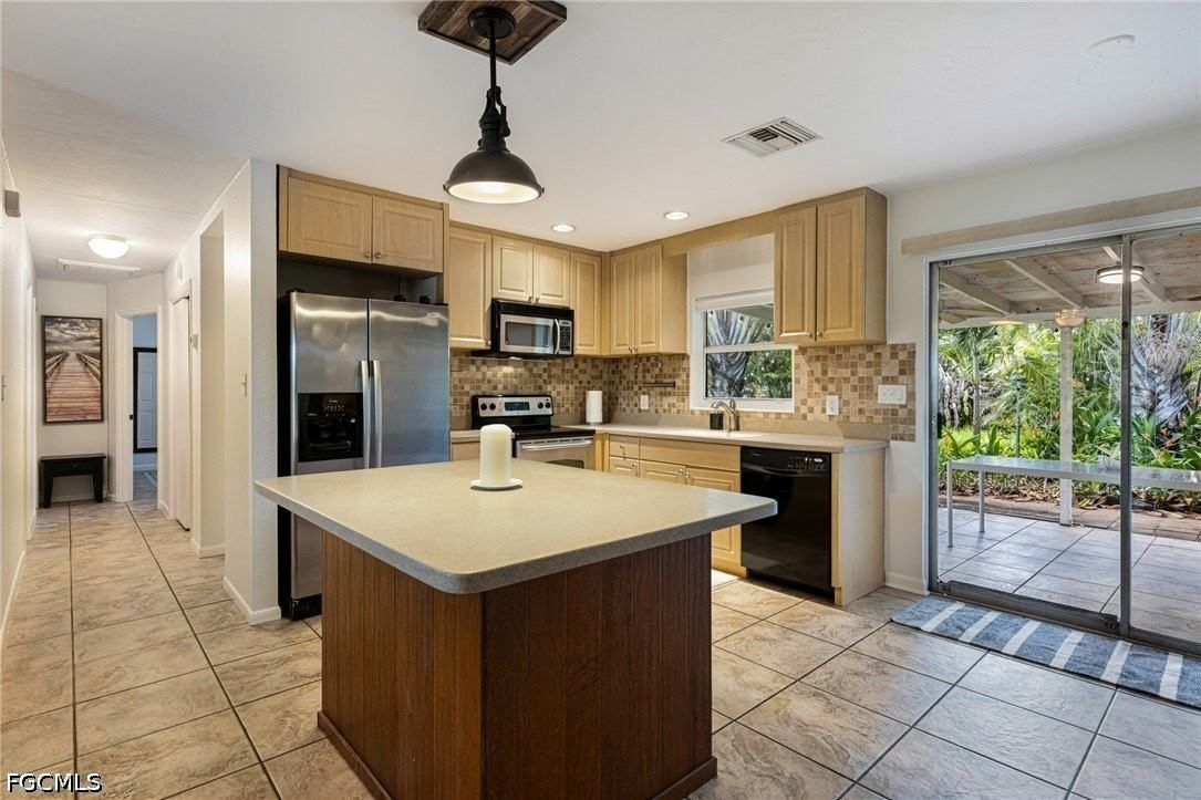 18597 Marco Blvd - Photo 2 of 28