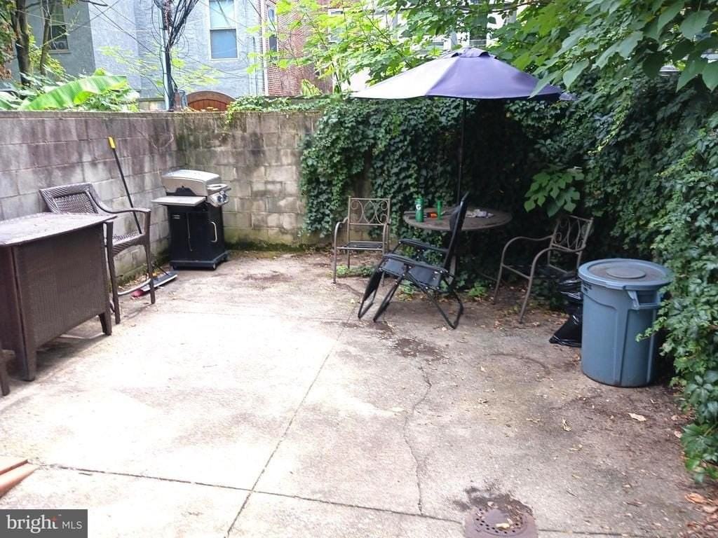 1918 Wallace St - Photo 3 of 12