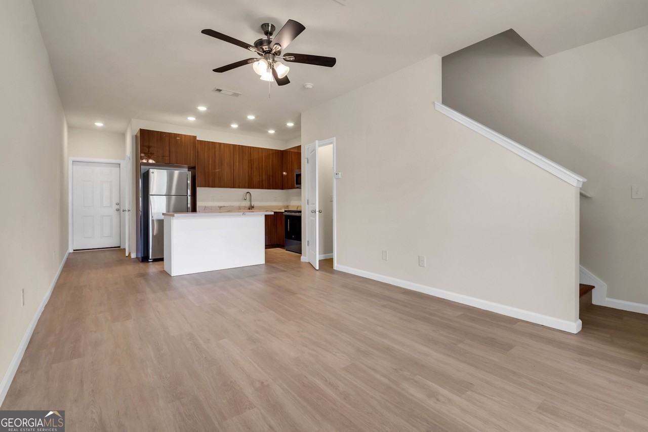 50 S Jackson St #602 - Photo 5 of 16