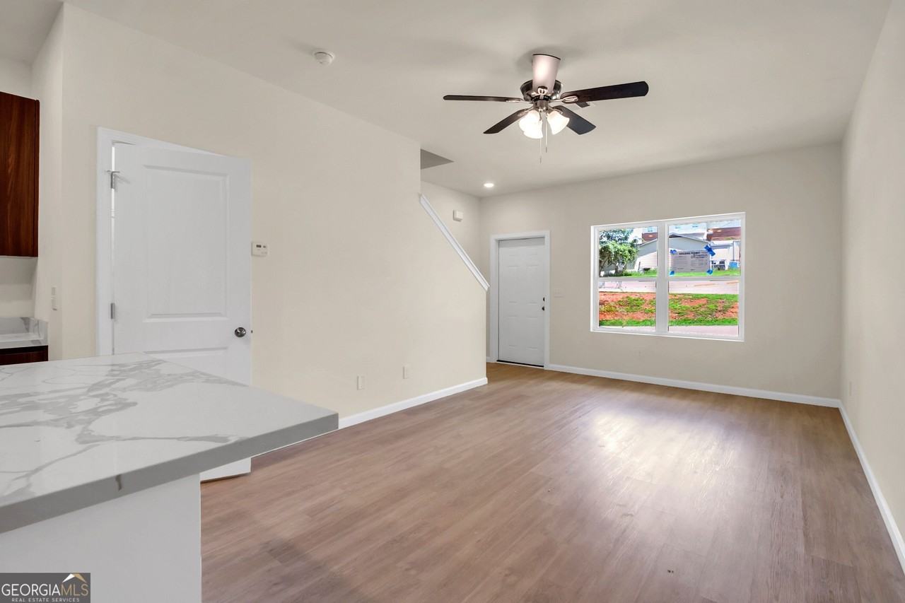 50 S Jackson St #602 - Photo 6 of 16
