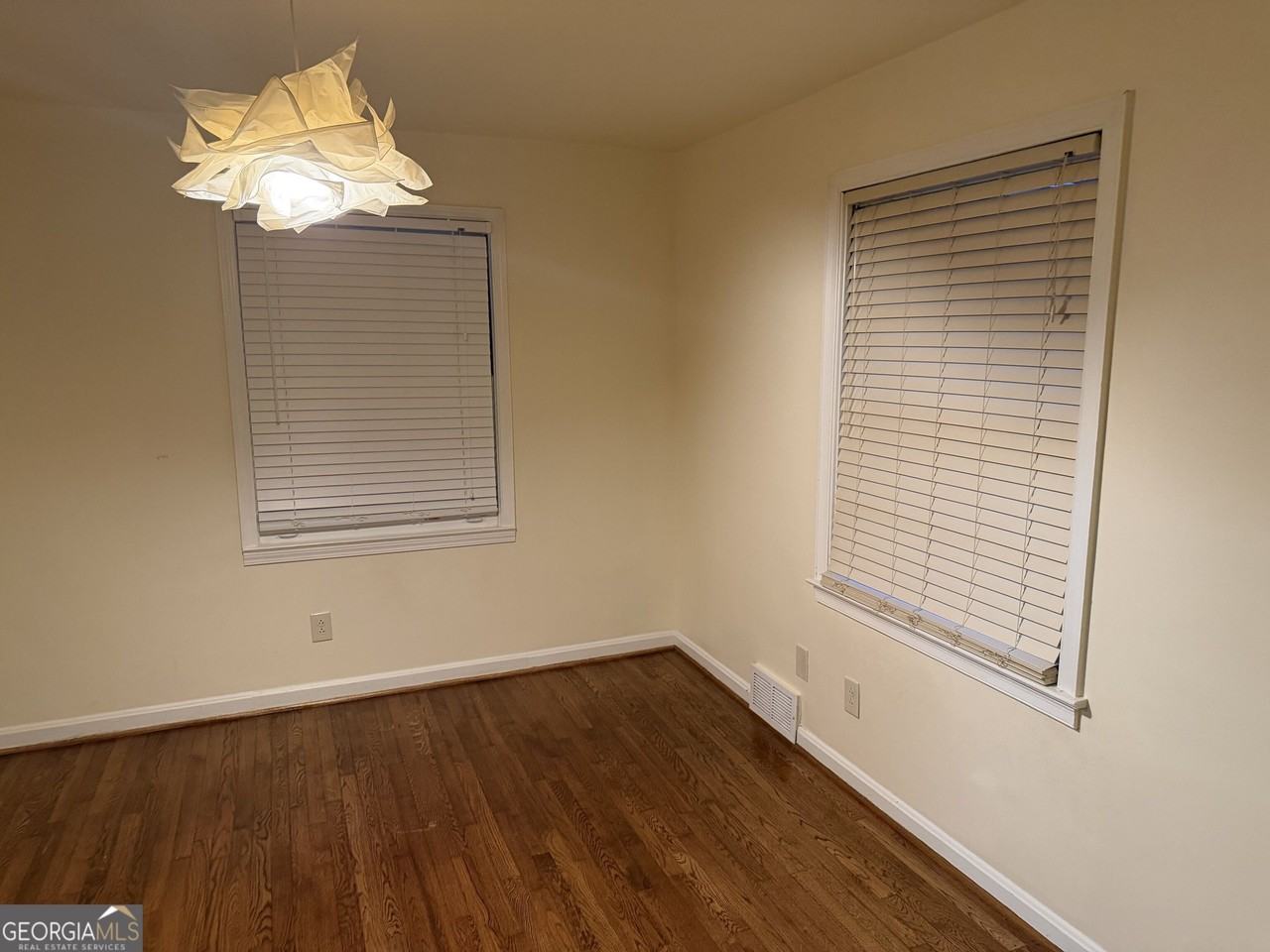 2022 Woodbine Ter Ne - Photo 4 of 15