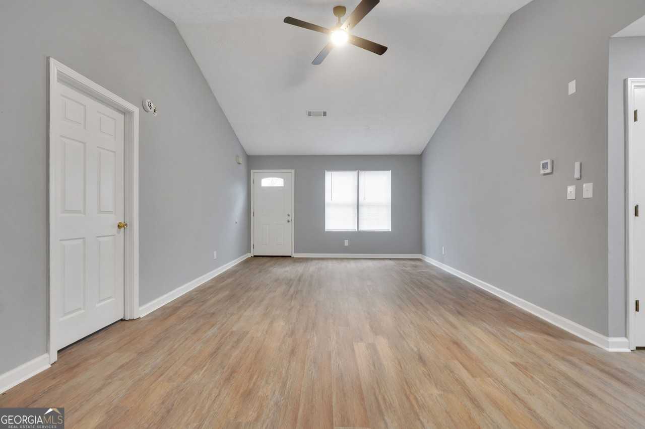 9202 Fairway Ct - Photo 4 of 18