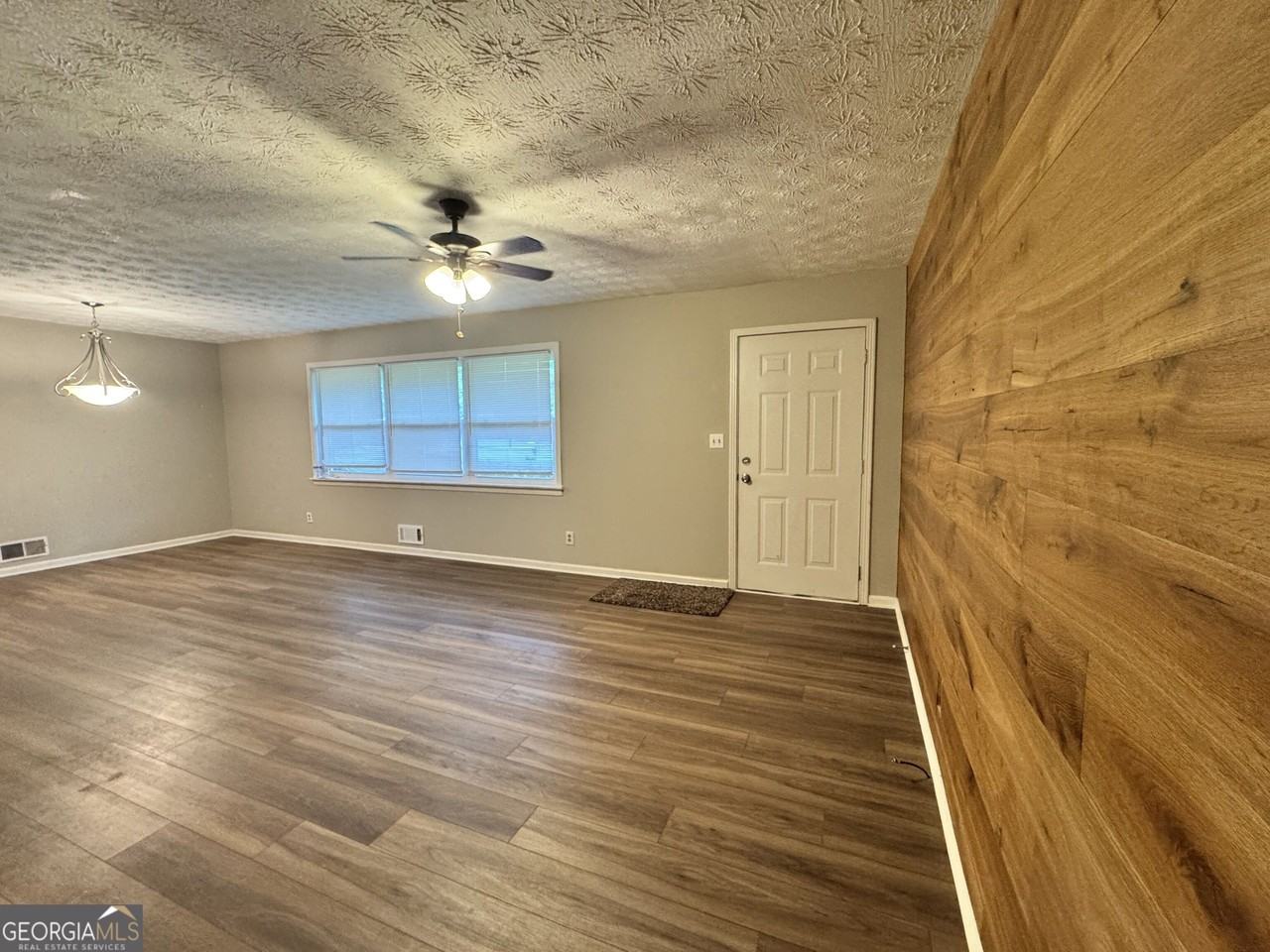 452 Windsor Dr Sw - Photo 3 of 11