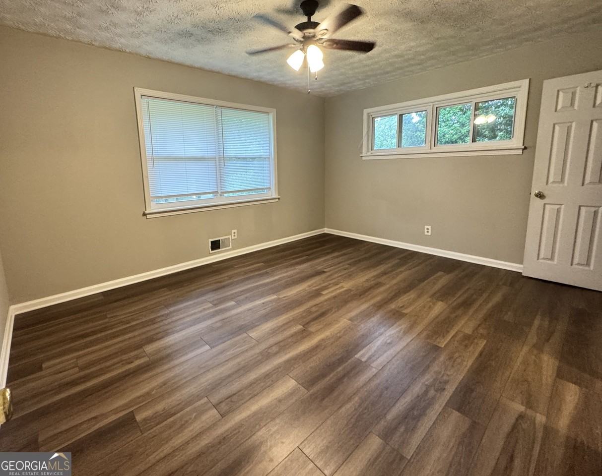 452 Windsor Dr Sw - Photo 6 of 11