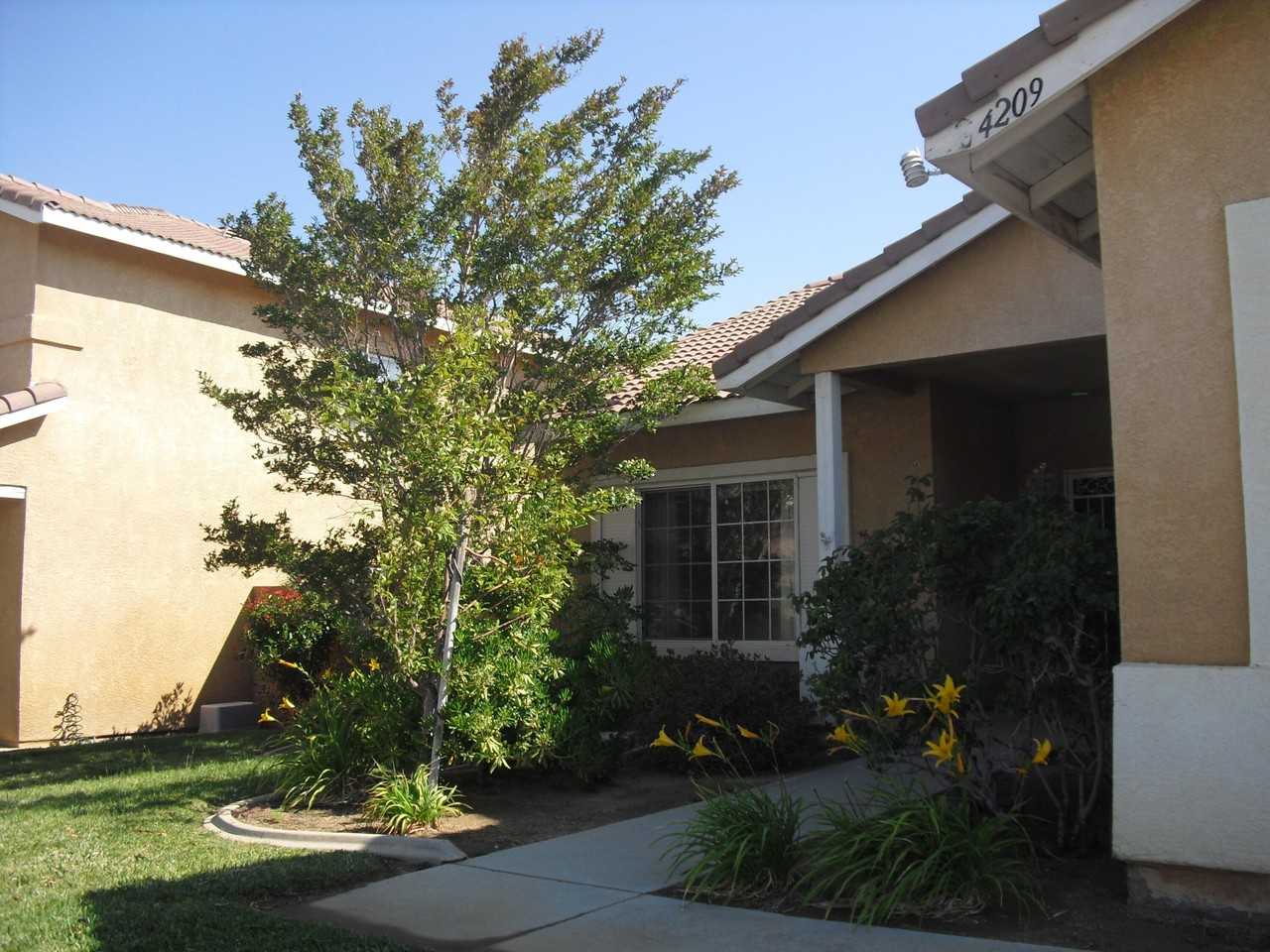 4209 Grandview Dr - Photo 4 of 24
