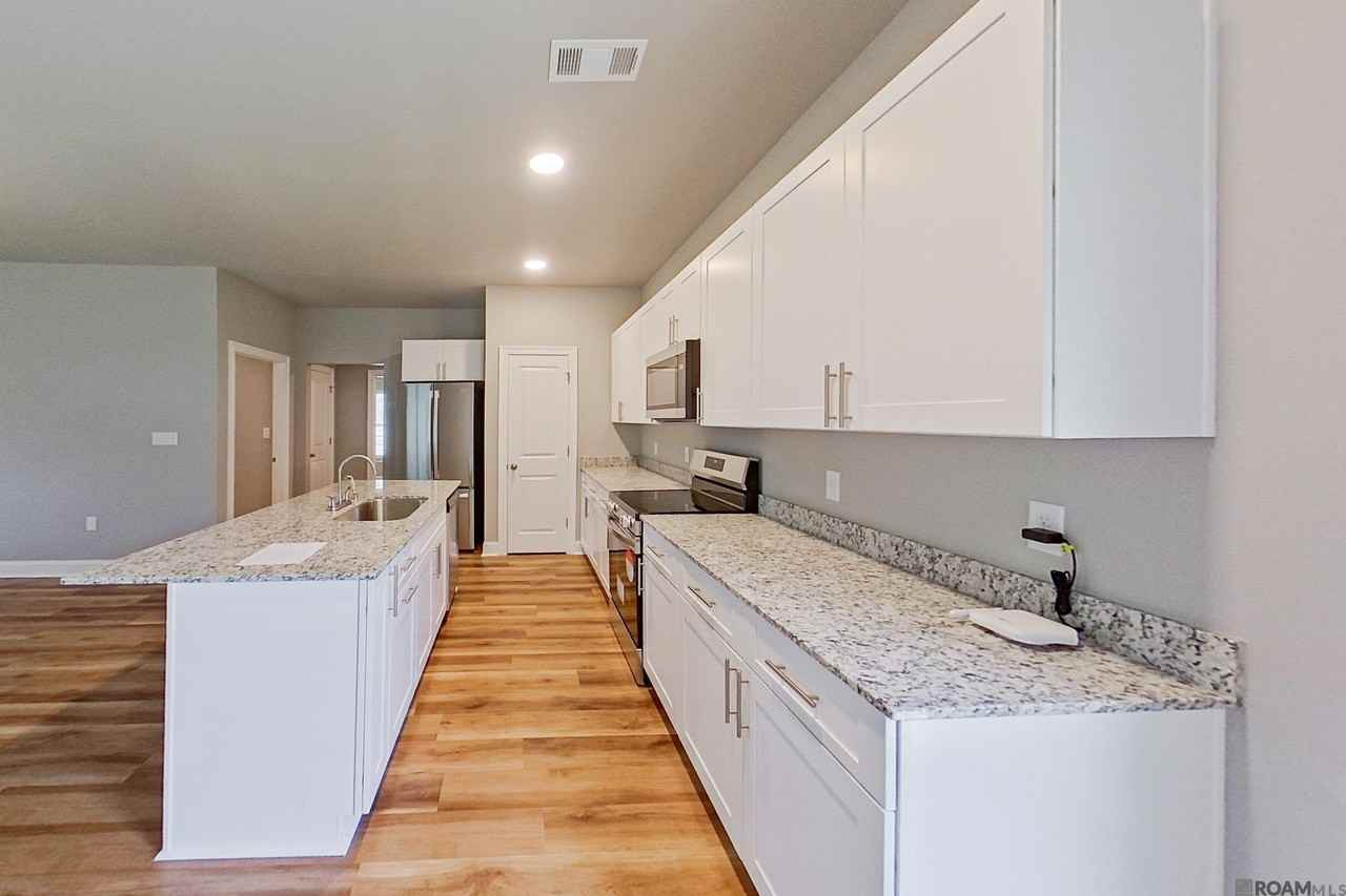 13724 Willowmore Dr - Photo 5 of 24