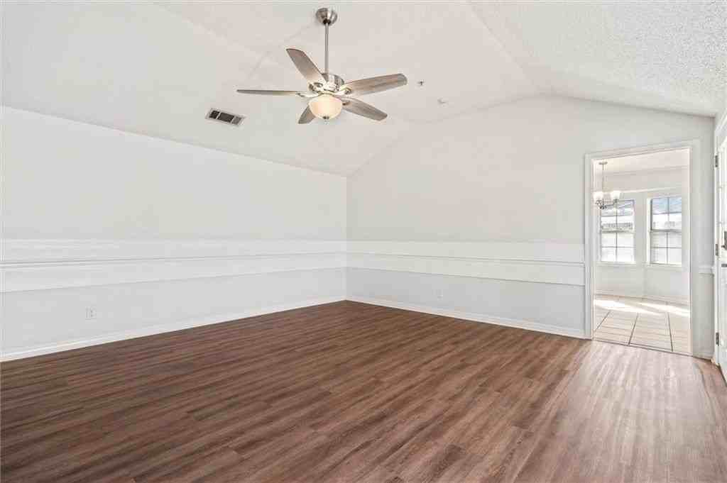 1240 Lynchburg Ct - Photo 3 of 32