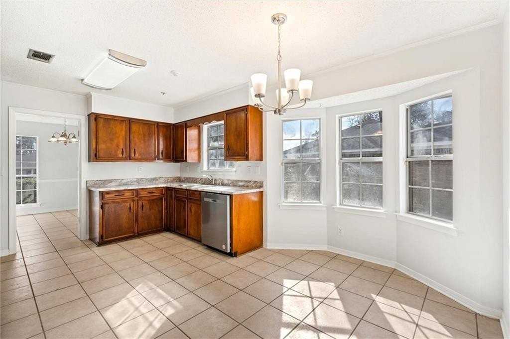 1240 Lynchburg Ct - Photo 5 of 32