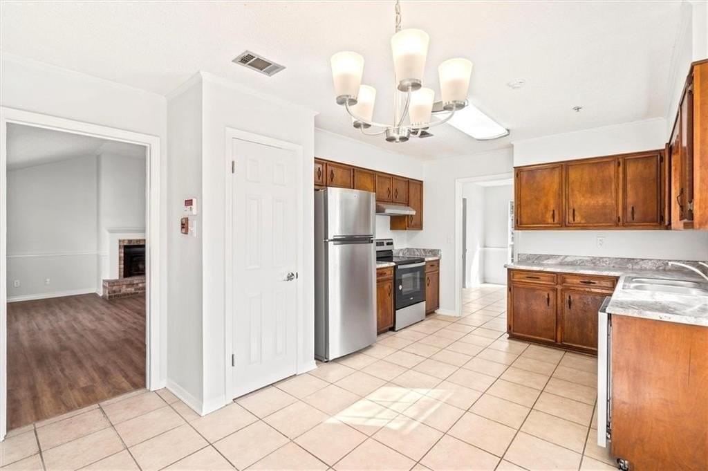 1240 Lynchburg Ct - Photo 6 of 32