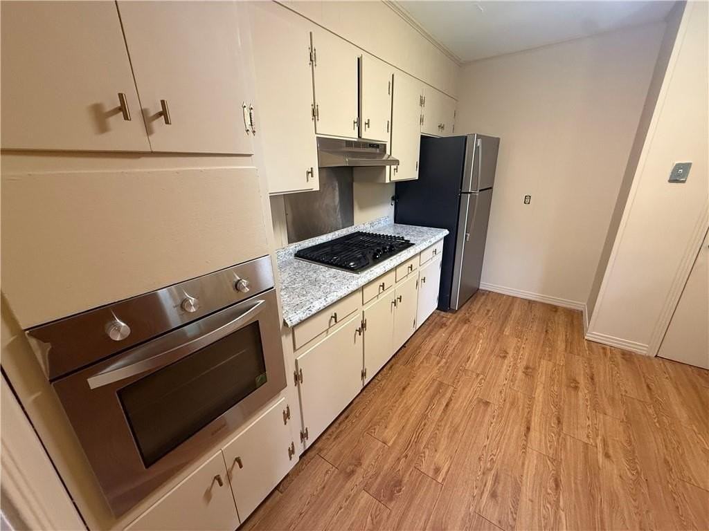 2308 Crestwood Cir - Photo 4 of 15