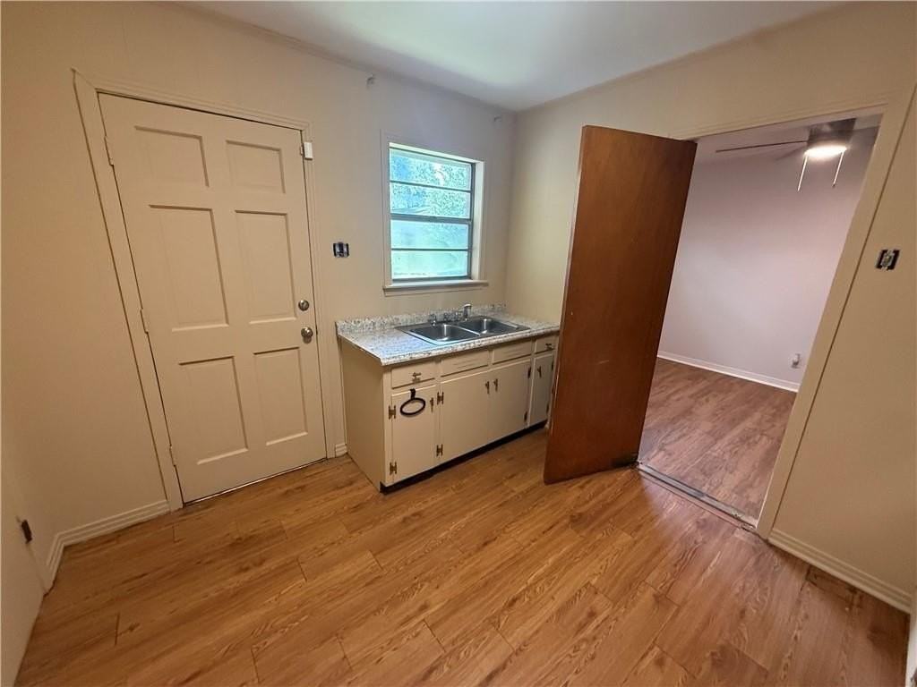 2308 Crestwood Cir - Photo 5 of 15