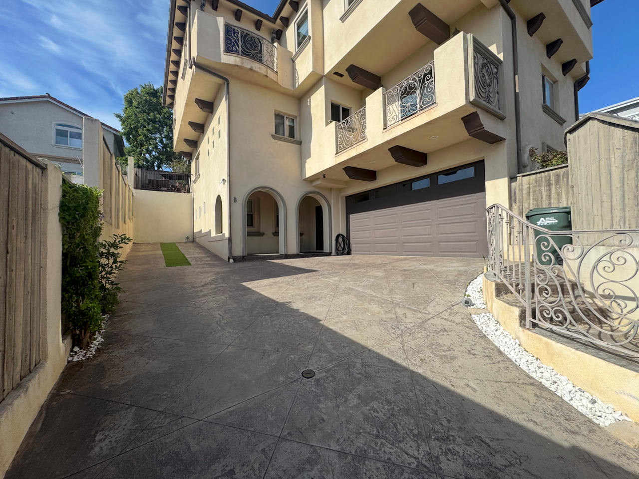 1931 Nelson Ave - Photo 2 of 17