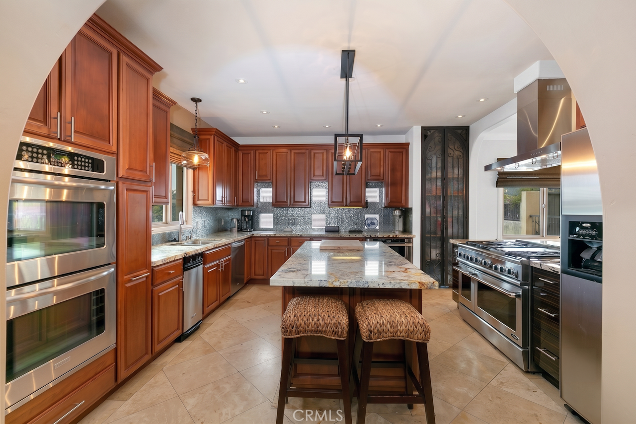 1931 Nelson Ave - Photo 3 of 17