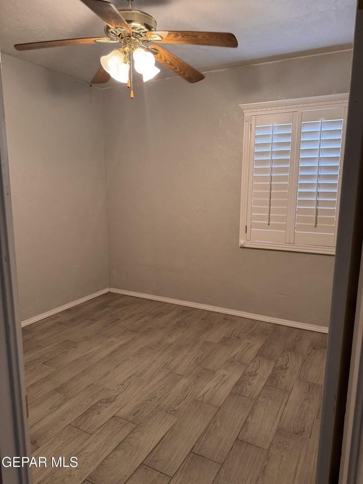 5915 Trowbridge Dr - Photo 5 of 8