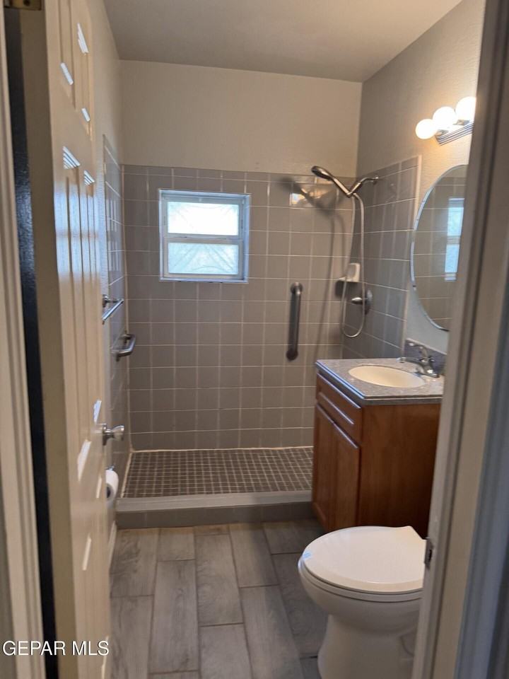 5915 Trowbridge Dr - Photo 6 of 8