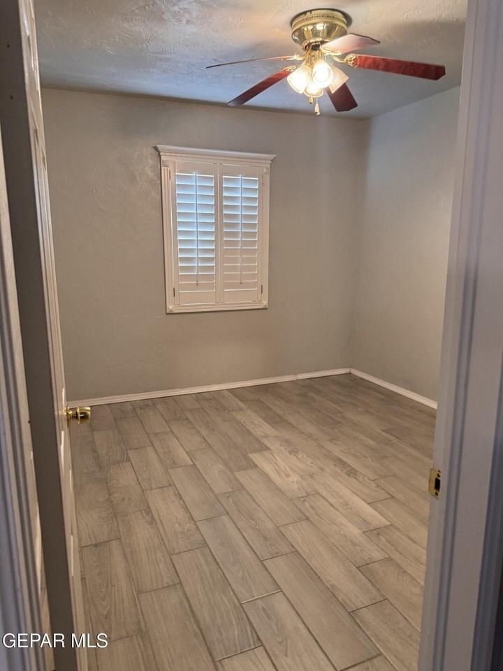 5915 Trowbridge Dr - Photo 7 of 8