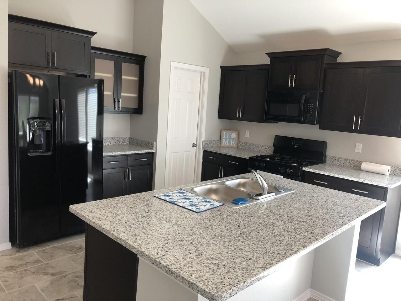 825 Whitebrush Dr - Photo 3 of 26