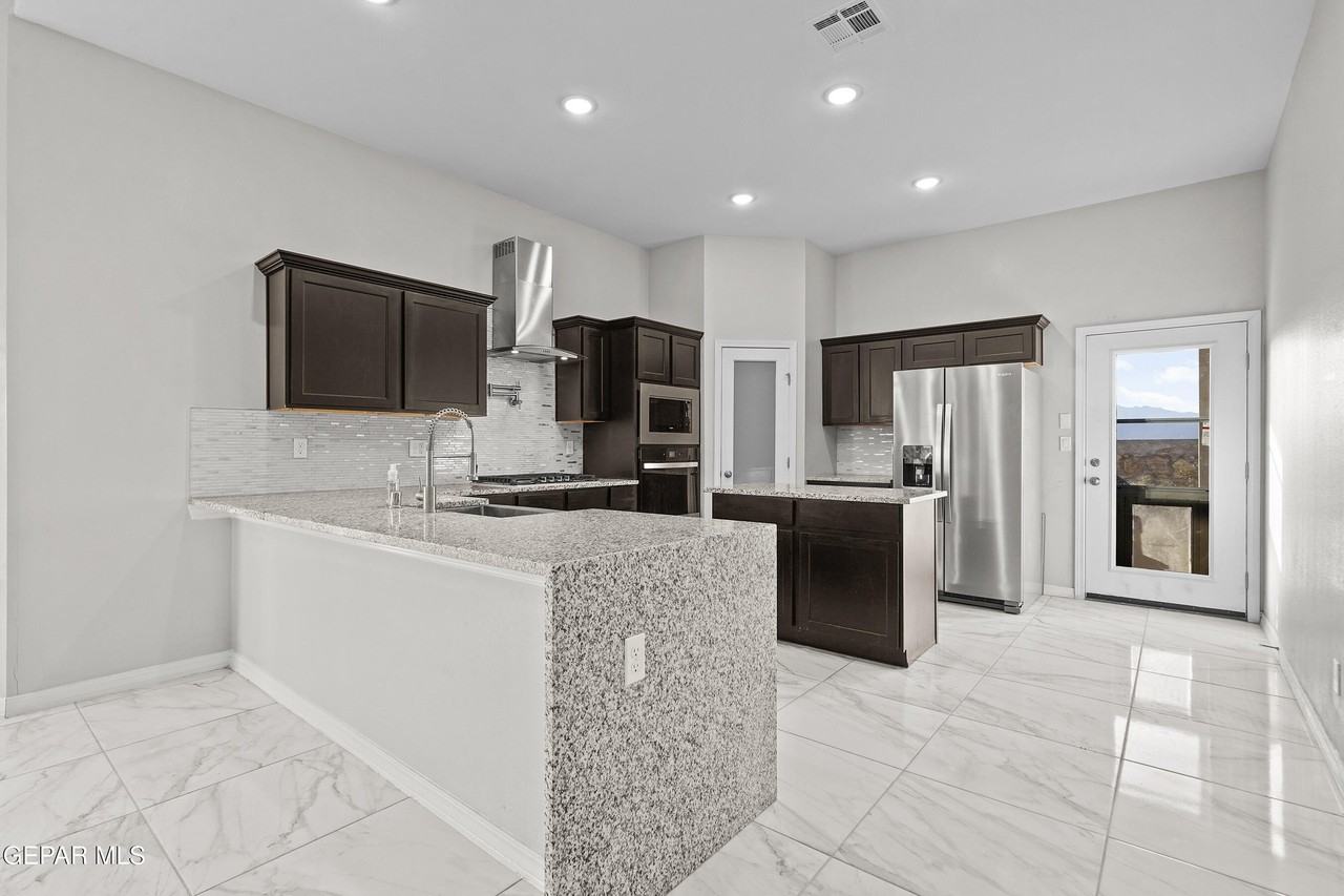12681 Don Norte St - Photo 4 of 33