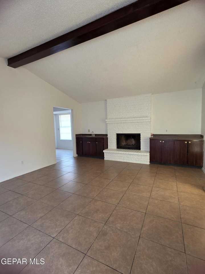 3005 Barkarian Pl - Photo 7 of 32