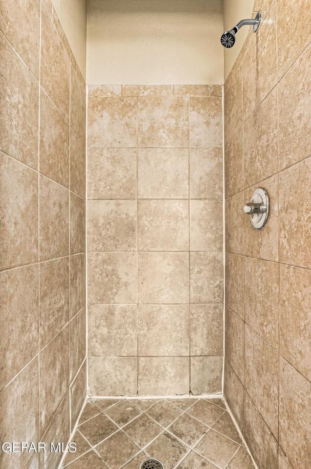 7008 Faxon Dr - Photo 5 of 48