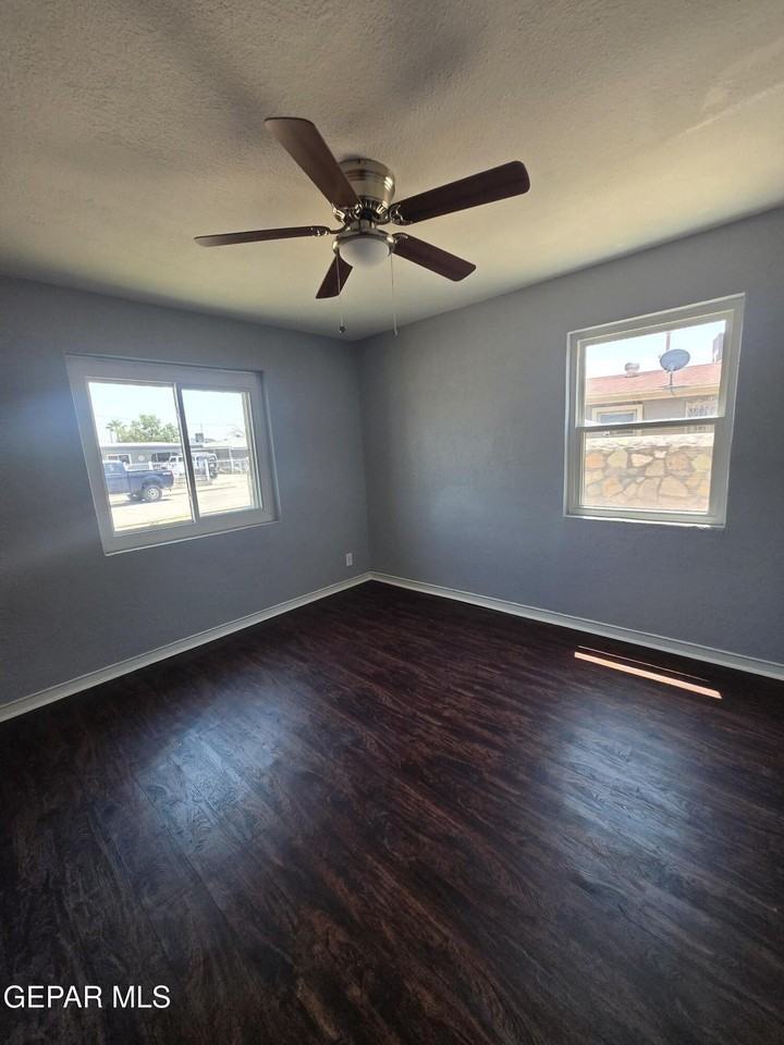 323 Mary Jeanne Ln - Photo 2 of 12
