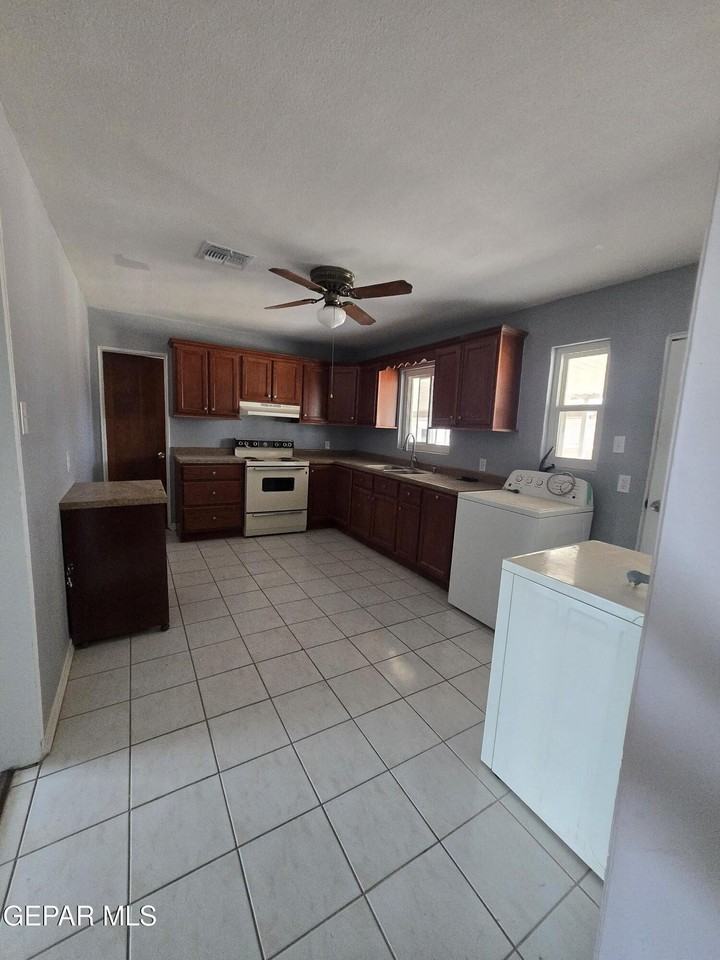 323 Mary Jeanne Ln - Photo 3 of 12