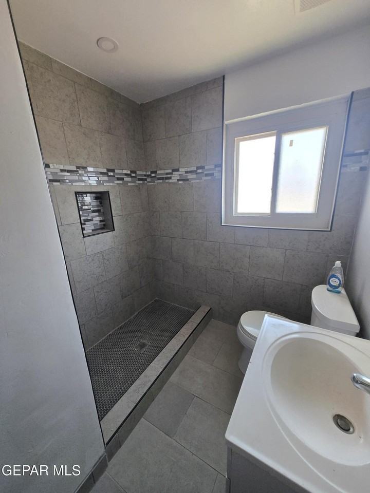 323 Mary Jeanne Ln - Photo 4 of 12
