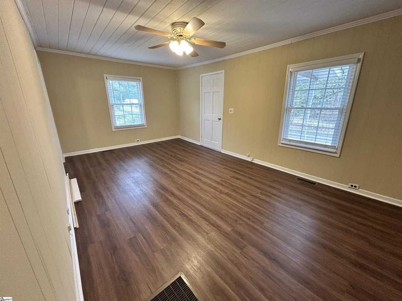 1189 Beech Springs Rd - Photo 3 of 8