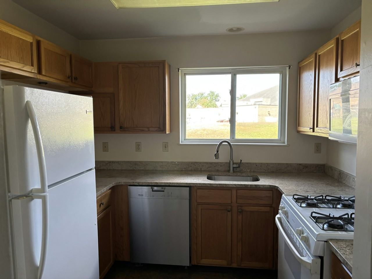 Glen Combe Circle, Unit 108 - Photo 3 of 9