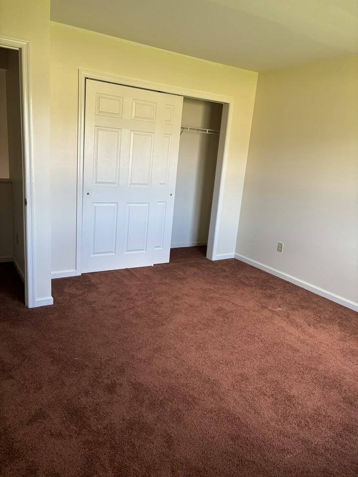 108 Glen Combe Circle - Photo 5 of 9