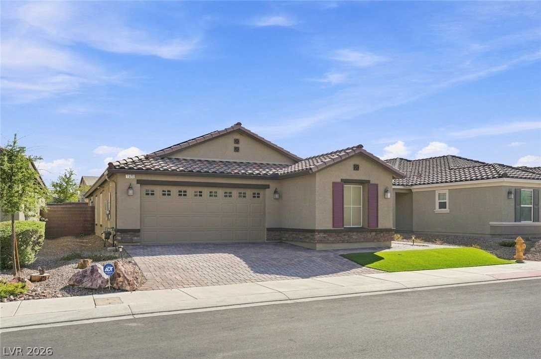 1525 Deep Valley Ave - Photo 3 of 45