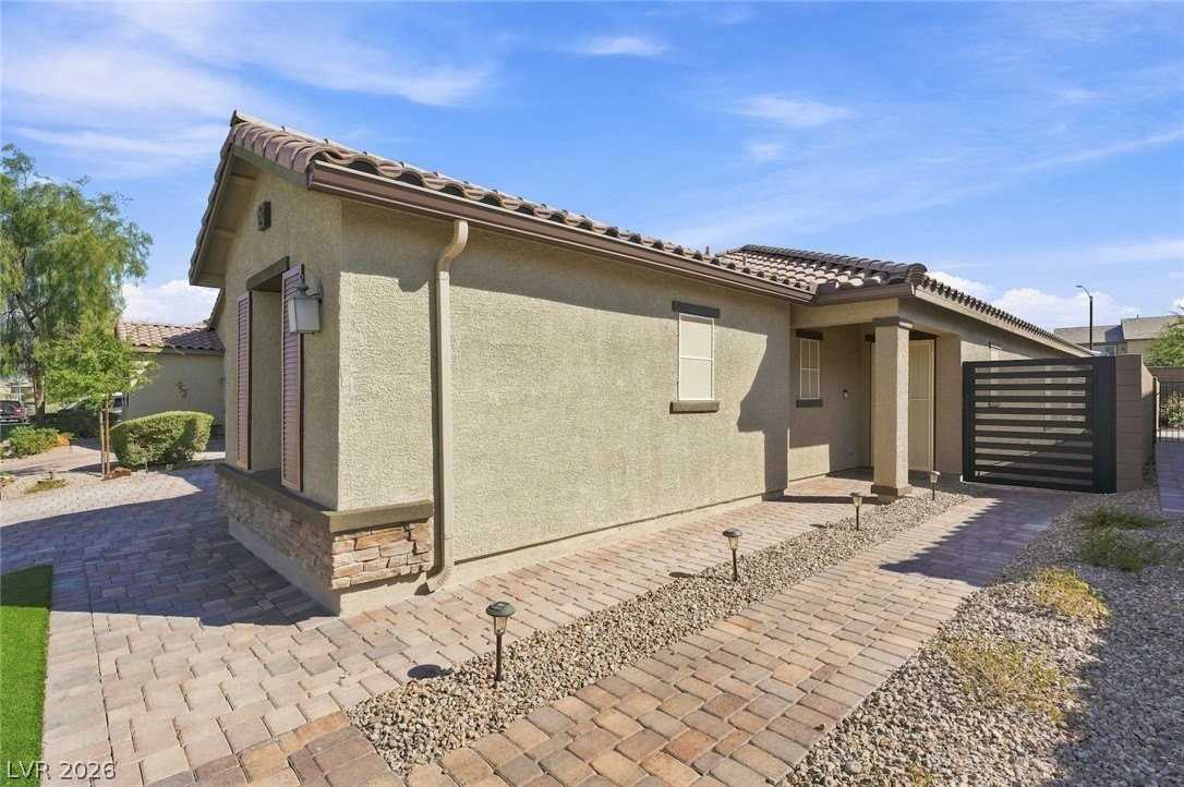 1525 Deep Valley Ave - Photo 4 of 45