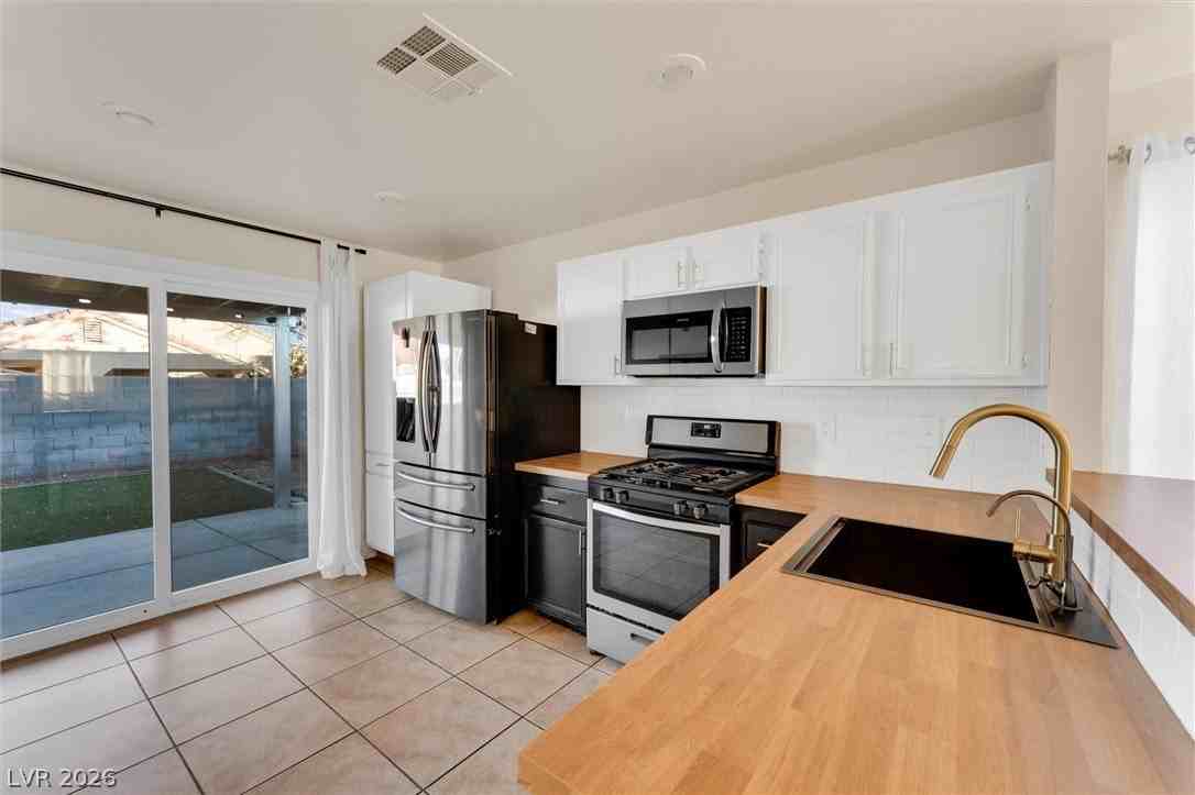 1072 Sky Rock Ct - Photo 6 of 18