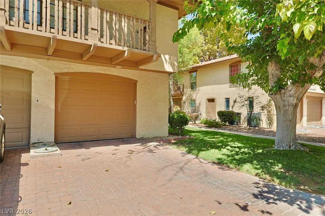 3181 Pinehurst Dr #D - Photo 4 of 32