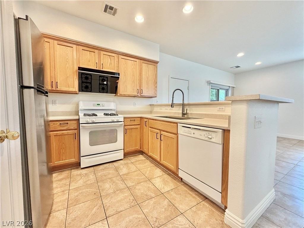 9797 Hanover Grove Ave - Photo 7 of 33