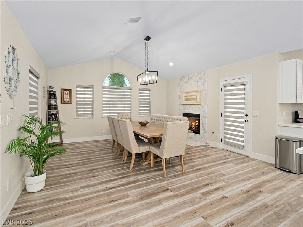 9041 Kingsdale Ct - Photo 4 of 50