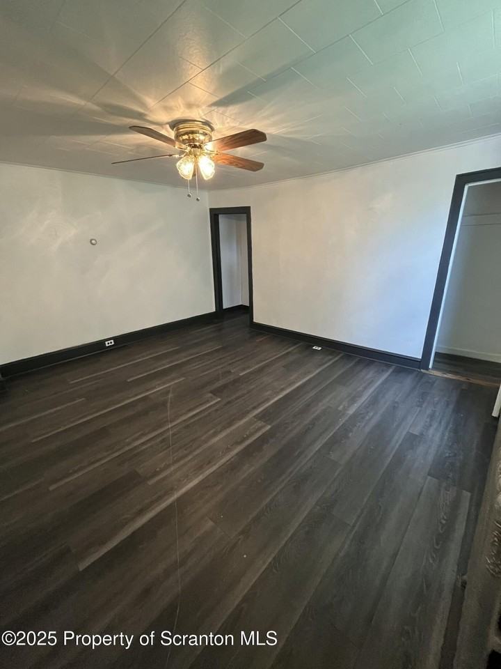 226 Union St - Photo 4 of 17