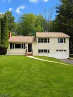 featured image of 22 Springbrook Rd