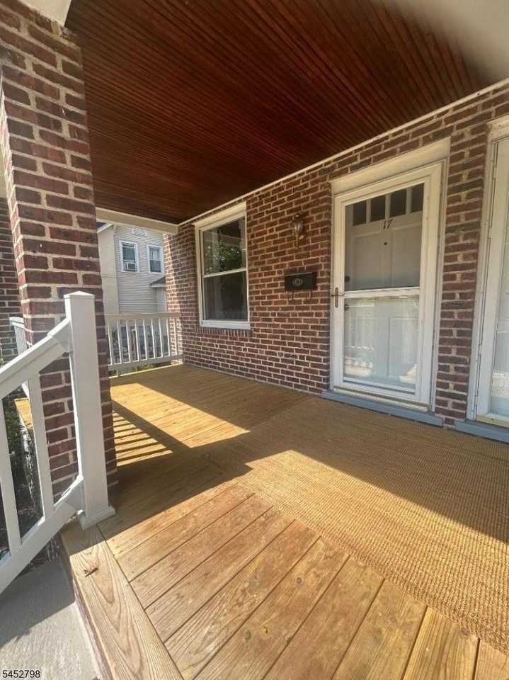 17 Codington Pl - Photo 3 of 23