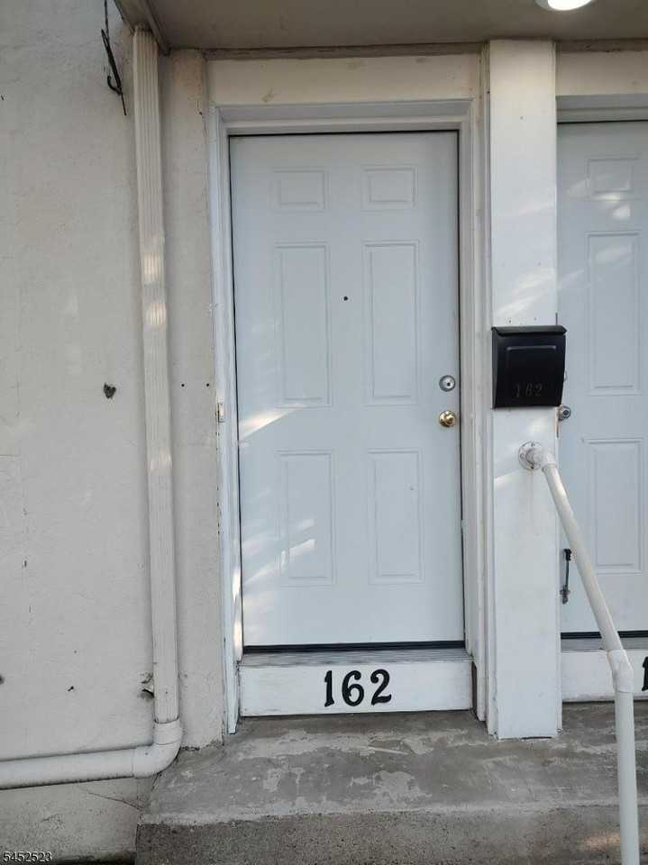 162 Hamilton Ave - Photo 2 of 24