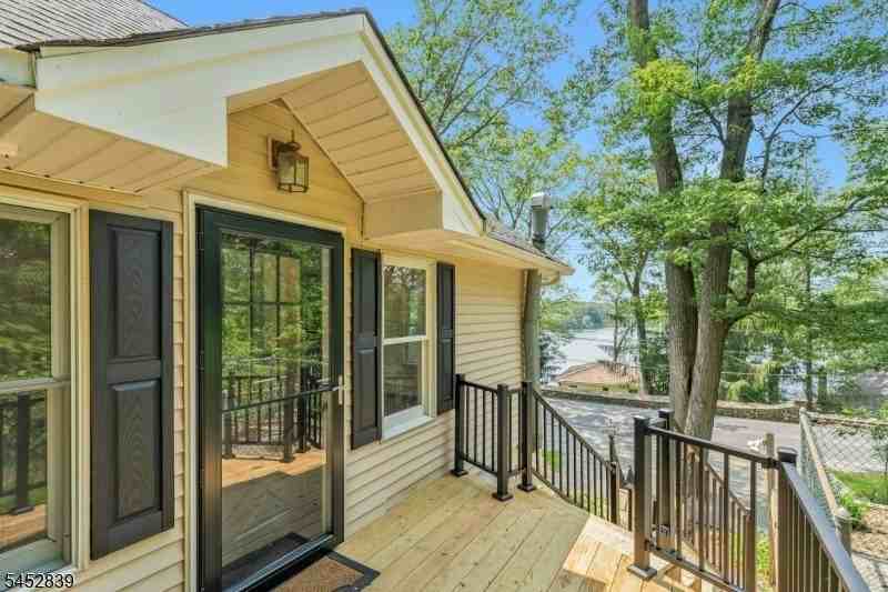 358 Lakeview Ave - Photo 4 of 45
