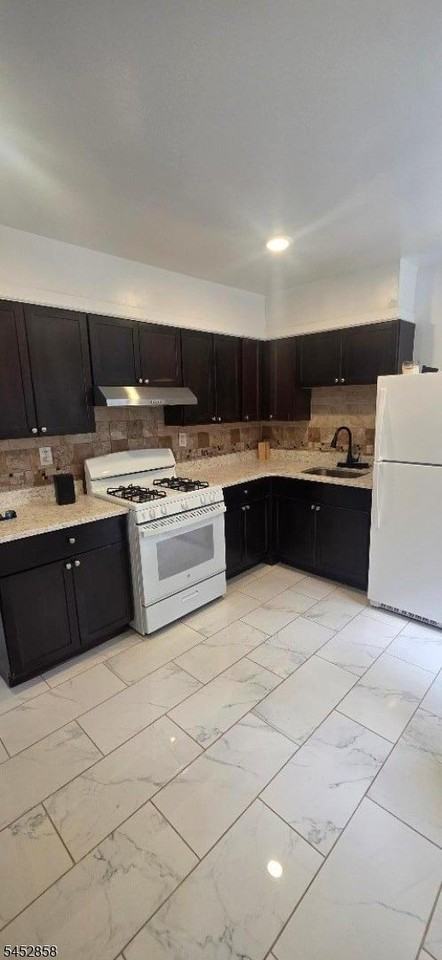 11 Brown Ave - Photo 2 of 8