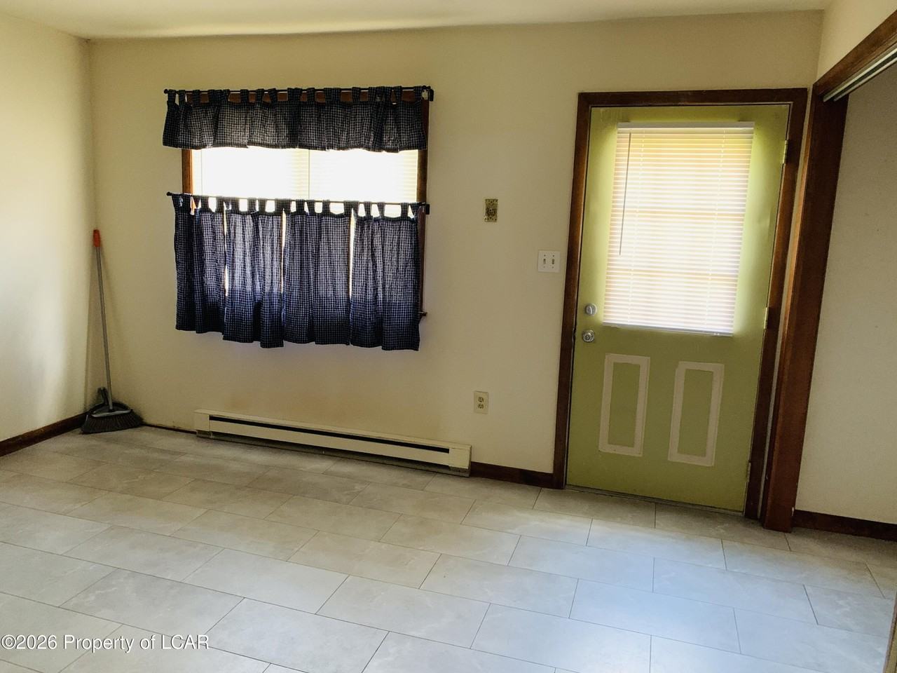 131 Tobin Ln - Photo 3 of 8