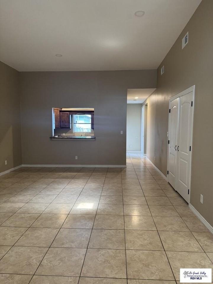 6713 Garden Woods Ave #B - Photo 5 of 22
