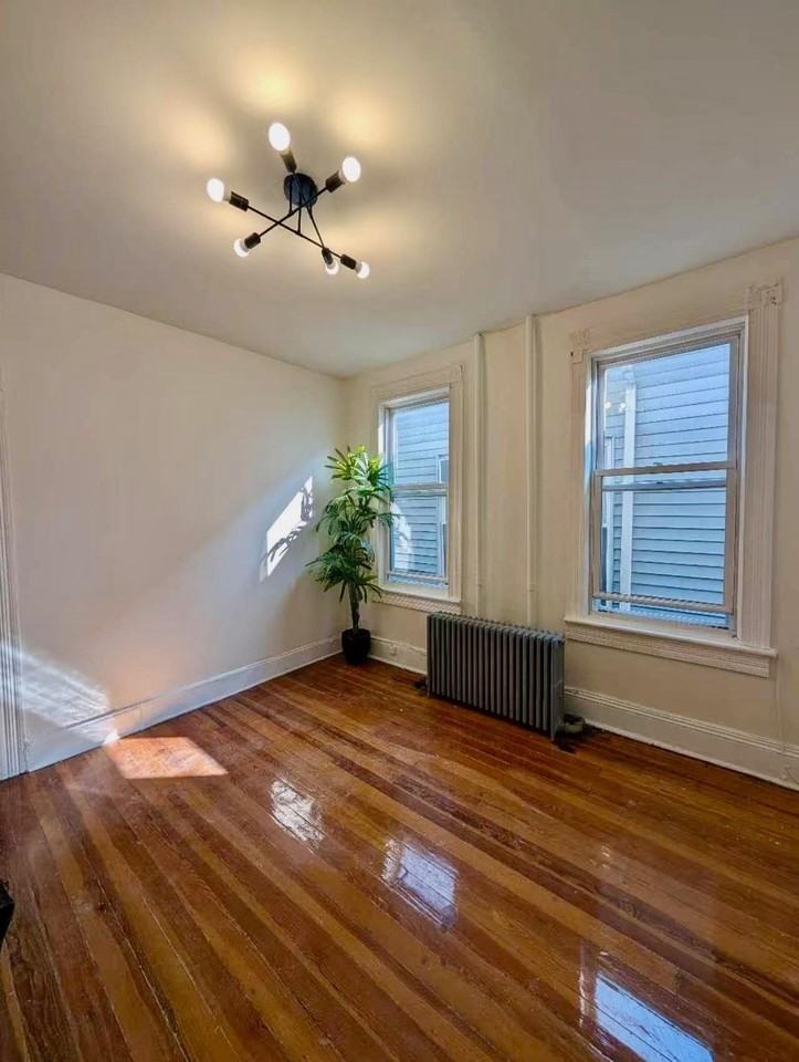 318 Broadway - Photo 3 of 12